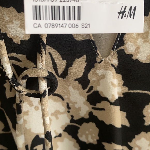 Dress - Picture 4 of 4